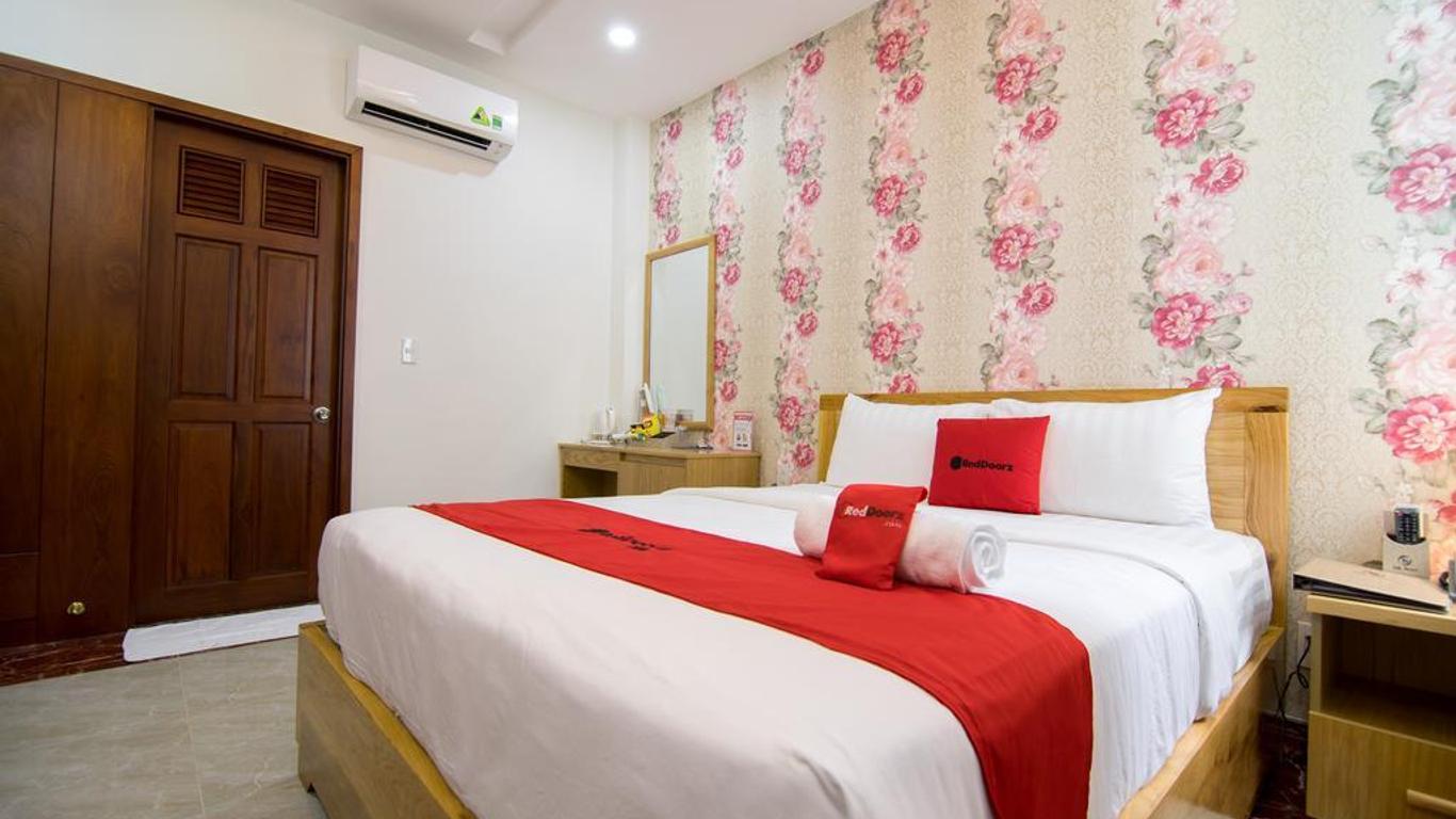 Silk Hotel near Tan Son Nhat Airport
