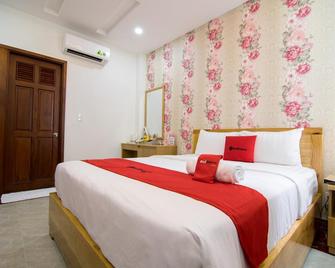 Silk Hotel near Tan Son Nhat Airport - Ho Chi Minh City - Bedroom