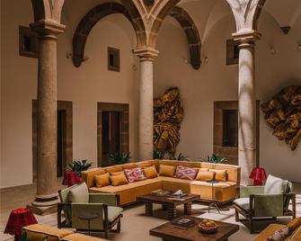 Palacio de Godoy Caceres, Curio Collection by Hilton - Cáceres - Salónek