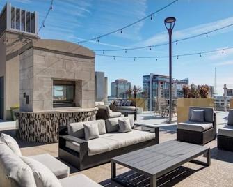 Atlanta Midtown High-Rise Condo With King Bed Free Parking and Balcony With View - Atlanta - Balcony
