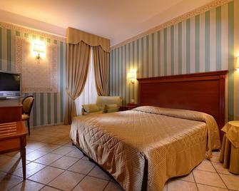 Hotel Golden - Rome - Bedroom