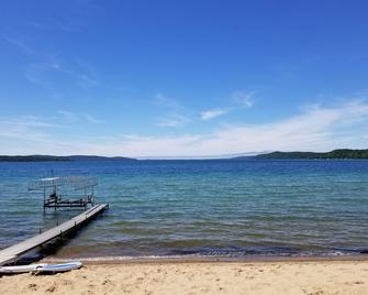 Crystal Lake Resort - Beulah - Playa