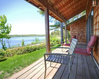 Whaleback Inn - Leland - Balcony