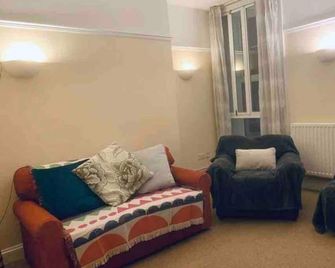 Cosy double bed town centre - Wellingborough - Living room