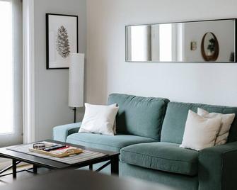 Cozy Mountainside Chalet in Kimberley - Kimberley - Wohnzimmer