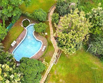 Annapoorna Farms - Karjat - Piscina