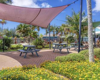 ألوها أبارتمنتس - جزيرة نورفولك - شرفة مرصوفة