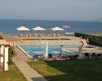 Vina Beach Hotel - Skýros - Pool