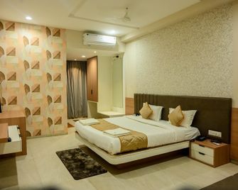 Hotel Maa Bhagwati Palace - Khandwa - Bedroom