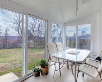 Mountain view 3 bedroom House near DC - Fort Washington - Dining room