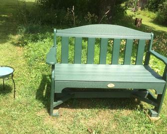 Blue Ridge Parkway Meadows of Dan; Fresh Air, Quiet, Lakeview, pet-Friendly - Meadows of Dan - Patio