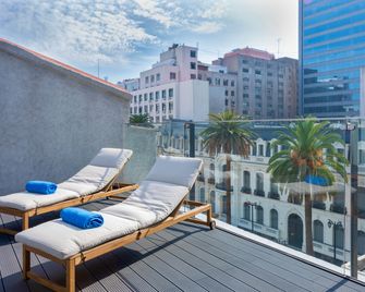 Debaines Hotel Santiago - Santiago - Varanda