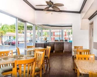Econo Lodge Inn and Suites Florida City - Florida City - Restaurant