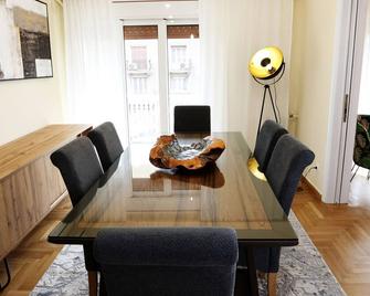 Melma Properties-Amazone-Premium Apartment In Piraeus Center - Pireo - Sala pranzo