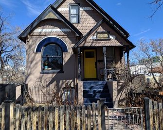 Quaint Space - Near Downtown & Broncos Stadium - Denver