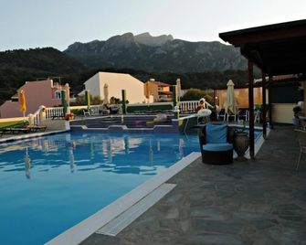 Hotel Athena - Kokkari - Piscină