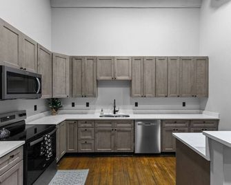 Downtown Luxurious - Delaware - Kitchen