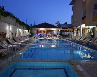 Muz Hotel - Alanya - Piscina