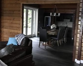 Waterfront private hideaway - Nanaimo - Dining room