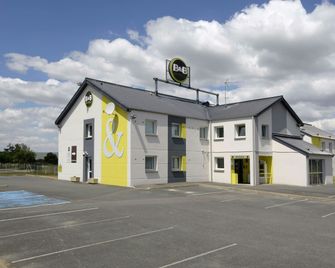 B&B HOTEL Bourges (2) - Bourges - Budynek
