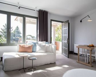 Lena Mare Boutique Hotel - Acharavi - Vardagsrum