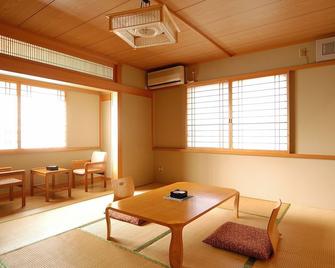 Nonohana Yakeyamaso - Towada - Eetruimte