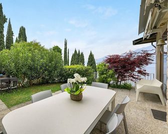 Residence La Mignon Oleandri - Torri Del Benaco - Patio