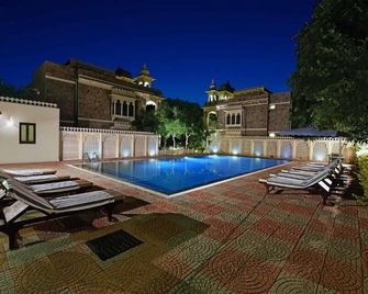 The Udaibagh Hotel - Udaipur - Piscina