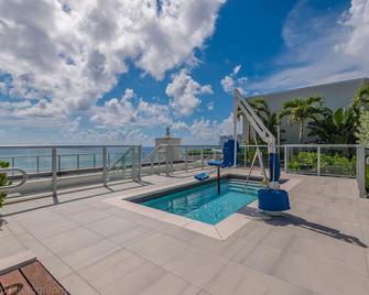 Ch Luxury Condos & Studios On The Beach - Hollywood - Pool