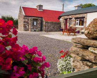 Private Boutique Farm Cottage and Activities on Rural Ireland - Charlestown - Patio