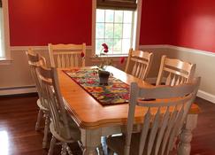 The Knoll Top--3 mins away from Hills Creek State Park - Wellsboro - Dining room