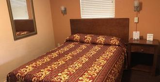 Red Carpet Inn Daytona Beach - Daytona Beach - Bedroom