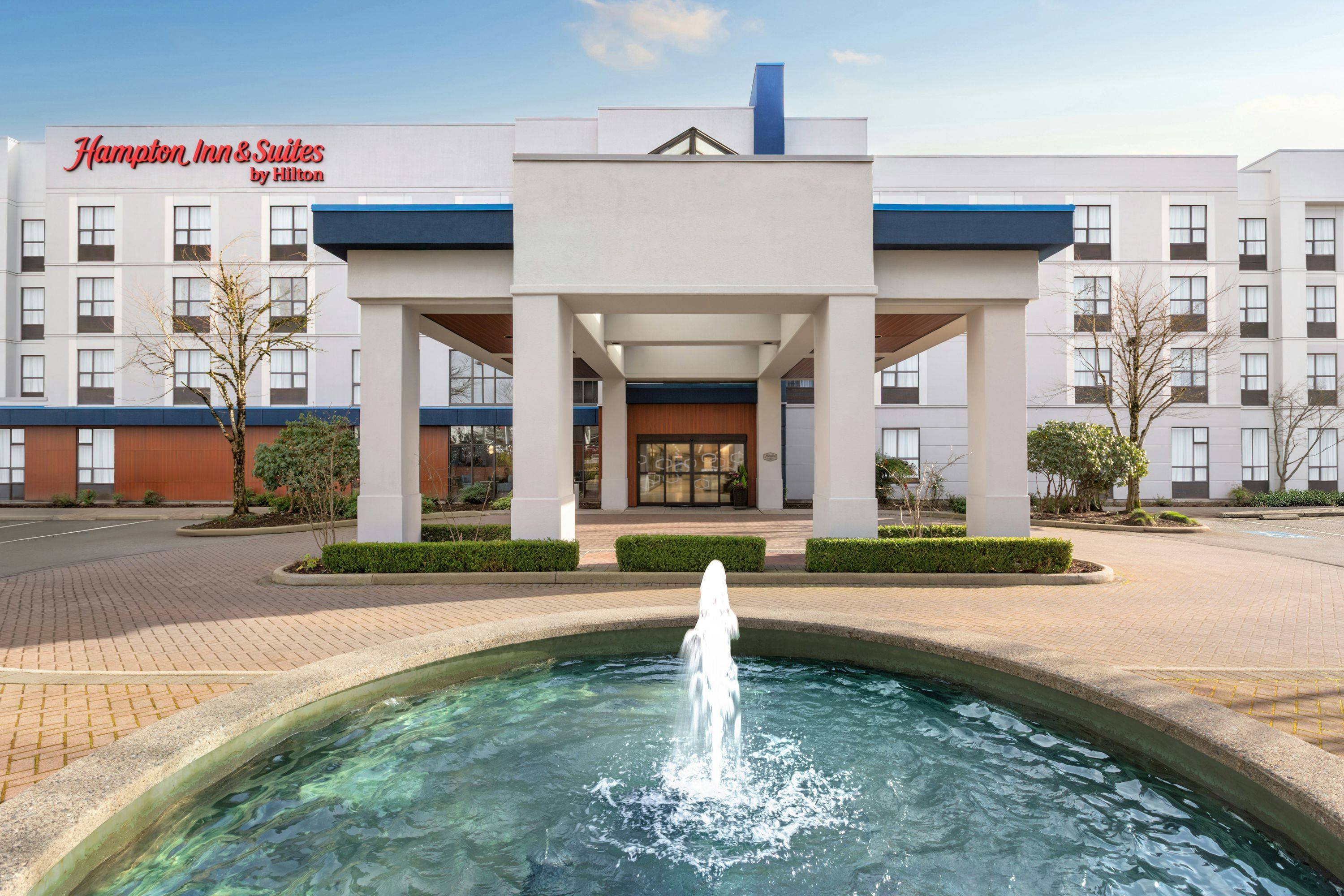 Hampton Inn & Suites by Hilton Langley-Surrey - Surrey - Bâtiment
