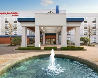 Hampton Inn & Suites by Hilton Langley-Surrey - Surrey - Bâtiment