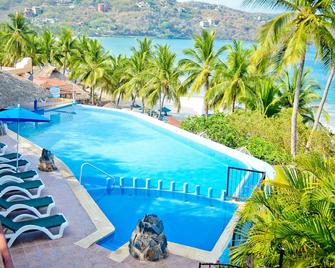 Catalina Beach Resort - Zihuatanejo - Pool