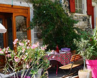 Typical house in the village center - Alba-la-Romaine - Patio