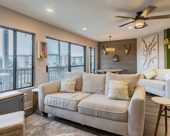 Steps to the Beach, Pool + Hot Tub Renovated Retreat Sea Haven by Avantstay - Santa Rosa Beach