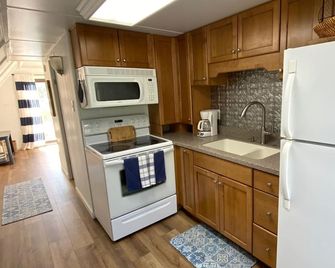 Channel Front Lake Wawasee - Syracuse - Cocina