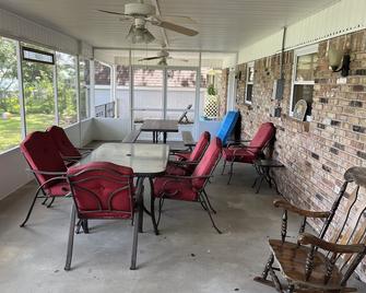 Bayou front home in Patterson (Sleeps 5-6) - Morgan City - Патіо