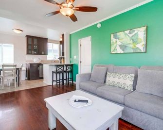 Manhattan Shores 1B - San Diego - Living room