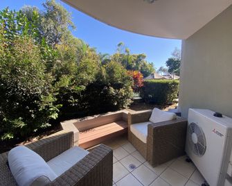 بيرون بيتش كومبر - بيرون باي - شرفة