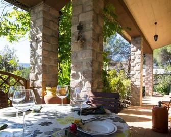 Peaceful Perfection - only 30km from Barcelona! - Vacarisses - Patio