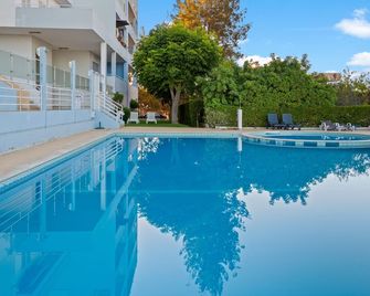 Apartment 'T1 Em Alvor' with Sea View, Shared Pool and Shared Garden - Alvor - Pool