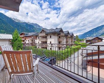 Marie Paradis Studio Apartment, Central Chamonix, Free Secure Parking & Wifi - Chamonix - Balcony