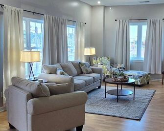 3-bedroom centrally located corporate apartment in Shelbyville. Family Friendly - Shelbyville - Wohnzimmer