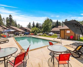 Luxe Mountain- beautiful remodeled condo, pet friendly with community pool - McCall - Zwembad