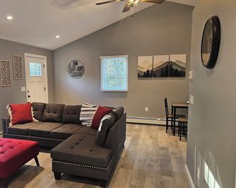 This is our Cozy Blue Ribbon Ranch! Hope you enjoy your stay. You will LOVE it. - Albany - Sala de estar