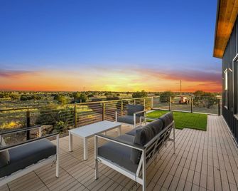 New Luxe Desert Retreat Near Grandcanyon S Rim - Valle - Balcón