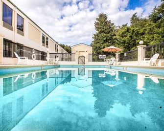 North Brunswick - Darien - Piscina