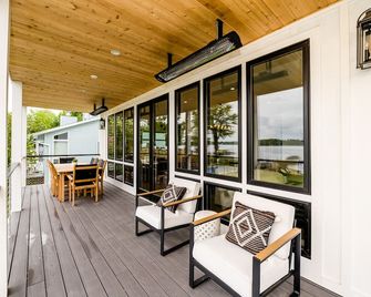 Newly Constructed Modern Farmhouse on Paw Paw Lake - Coloma - Balcony